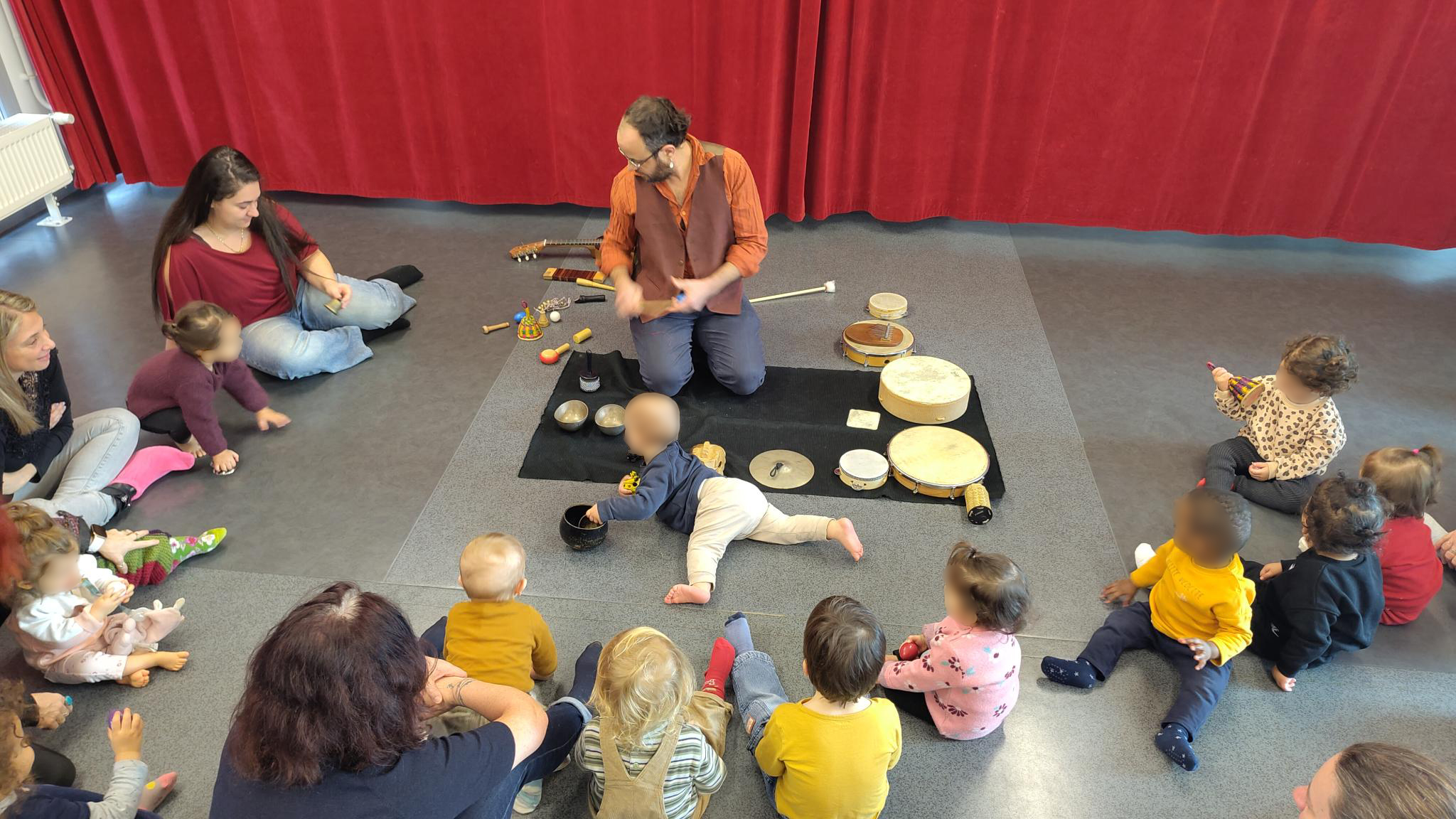 Écholalies : une création sonore et musicale de Simon Drouin inspirée par les contextes de l&rsquo;écoute minutieusement organisés par médiarts…